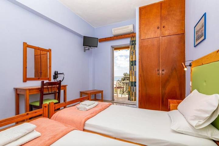 Location de vacances pour 4 personnes, avec balcon ainsi que vue et jardin dans Benitses - 3