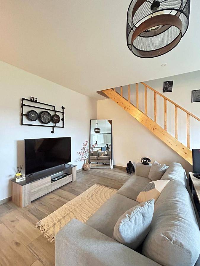 Appartement entier, Duplex, parking gratuit privé, 5min centre Auxerre in Monéteau, Région d'Auxerre