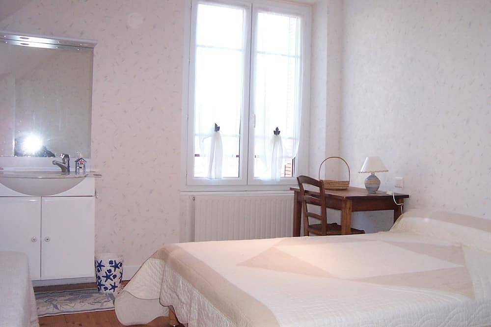 Gite 12 Pers Aux Parasols Polminhac  entre Aurillac et Super Lioran in Polminhac, Région d'Aurillac