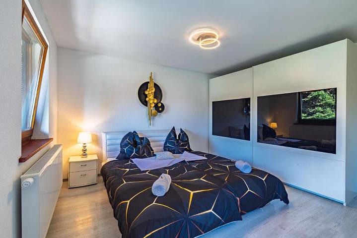 Ferienwohnung für 9 Personen, mit Balkon und Terrasse sowie Garten und Ausblick in Offenburg