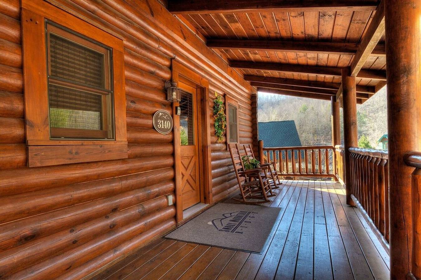 Entire apartment, Gorgeous Cabin Hot Tub, Fireplace, Great Location in Cove Creek Cascades, Sevier County