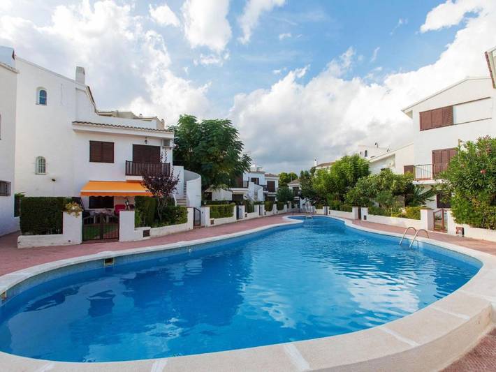 Chalet para 6 personas, con piscina además de terraza y jardín en Miami Playa