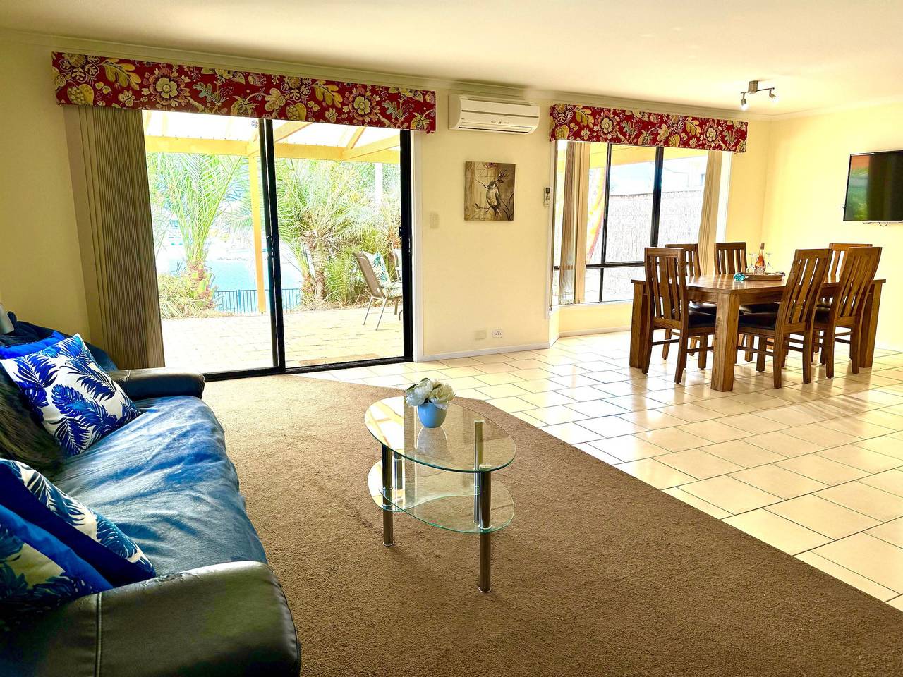 Lakeside Getaway - 4Br | Jetty, Wi-Fi, Waterfront in Encounter Bay, South Australia