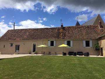 Gîte pour 10 personnes, avec piscine ainsi que terrasse et jardin dans Indre