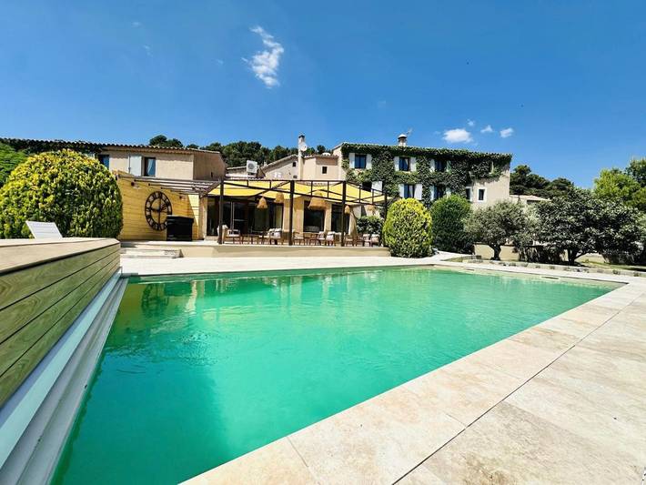 Appart’hôtel pour 4 personnes, avec piscine ainsi que vue et jardin, animaux acceptés