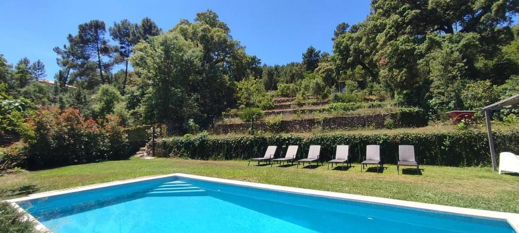 Casa de férias para 8 pessoas, com jardim e piscina, com animais de estimação em Chaves