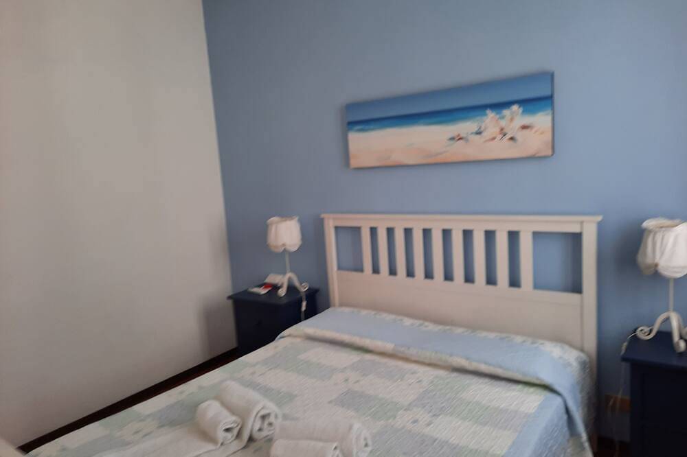 Villa al Sole is a house located only 20 minutes by bus to Venice in Mestre, Venise