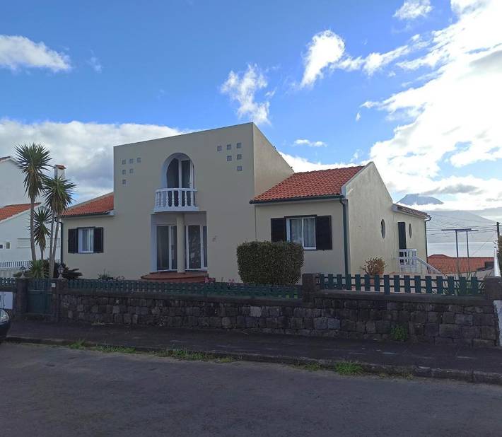 Location de vacances pour 9 personnes, avec jardin et vue à Horta - 4