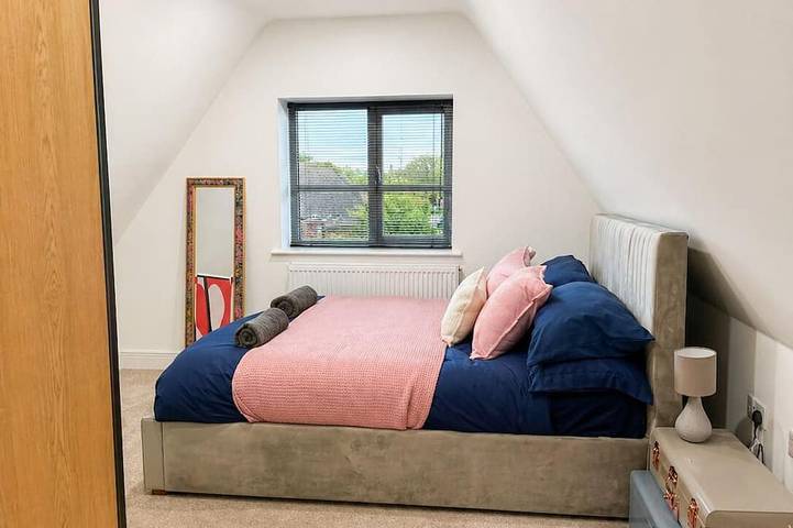 Spacious & Relaxing 4Br House | Excellent transpo. in Luton, Chiltern Hills