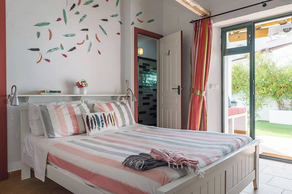 Quirky spacious village house with plunge pool and outdoor cinema in Sanlúcar de Guadiana, Huelva Province