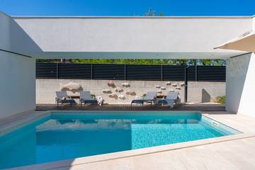 Villa for 10 People in Nerežišća, Split-Dalmatia, Photo 4