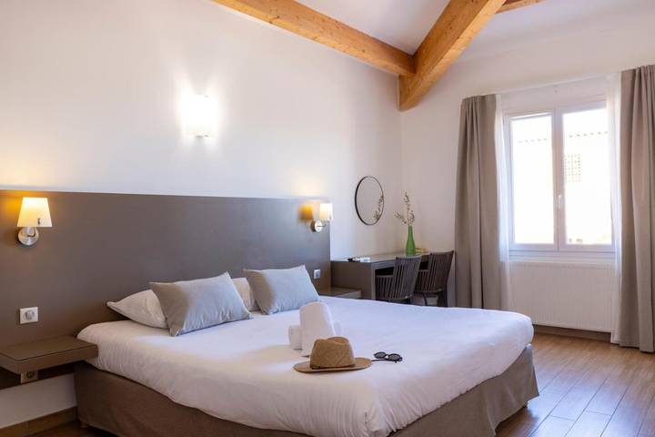 Hôtel pour 6 personnes, avec piscine et jardin dans Plage du Péro - 4