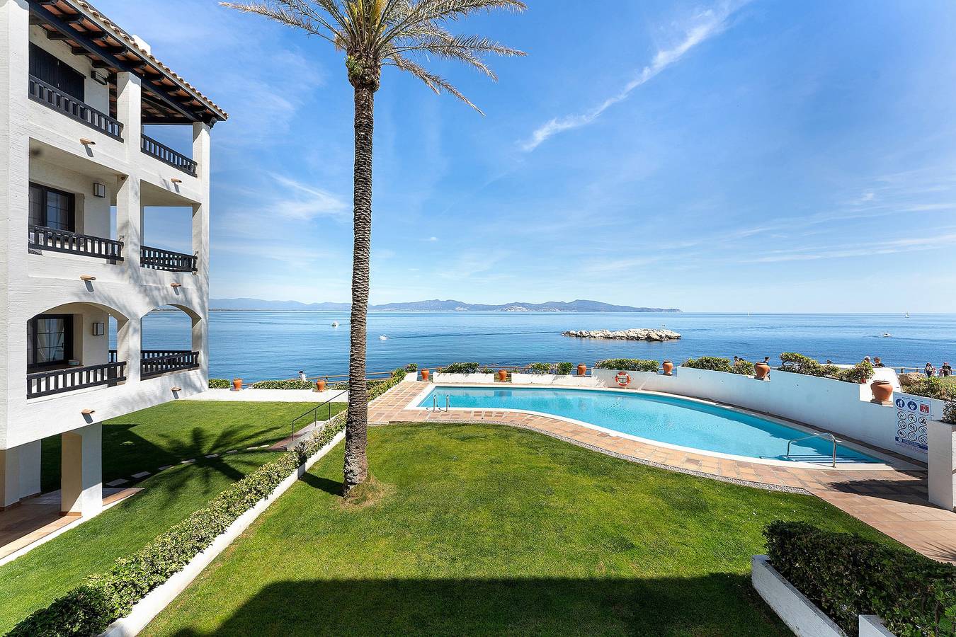 Entire apartment, Cargol De Mar, sea views and pool in Platja Cala Mar d'en Manassa (l'Escala), l'Escala