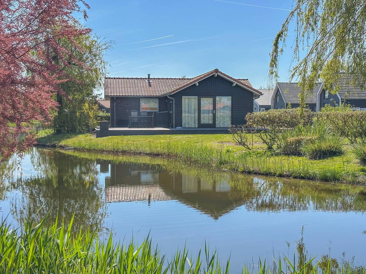 Freistehendes Haus mit Garten am Wasser in Niederländische Nordsee