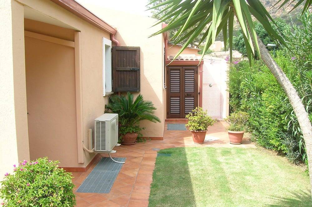 Casa dei Fiori Tuerredda. Wifi illimitato. in Cala Cipolla, Teulada