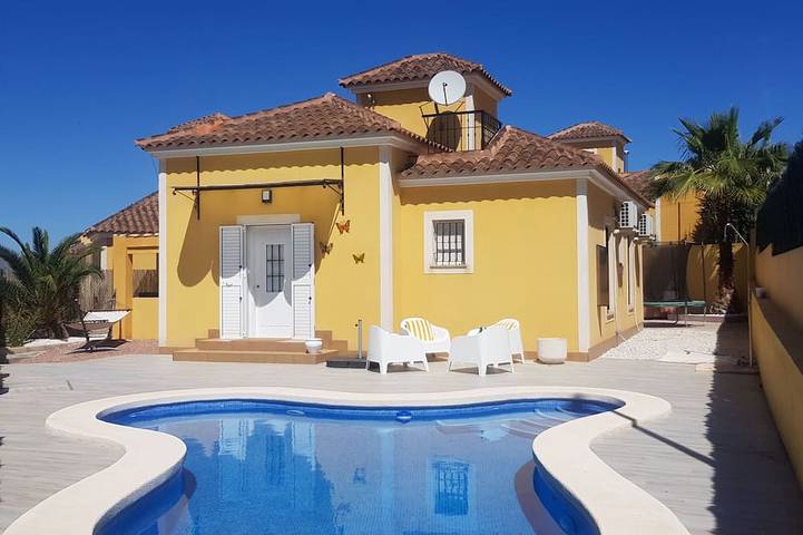 Casa rural para 5 personas, con piscina además de jardín y jacuzzi, Se admiten mascotas en Mazarrón
