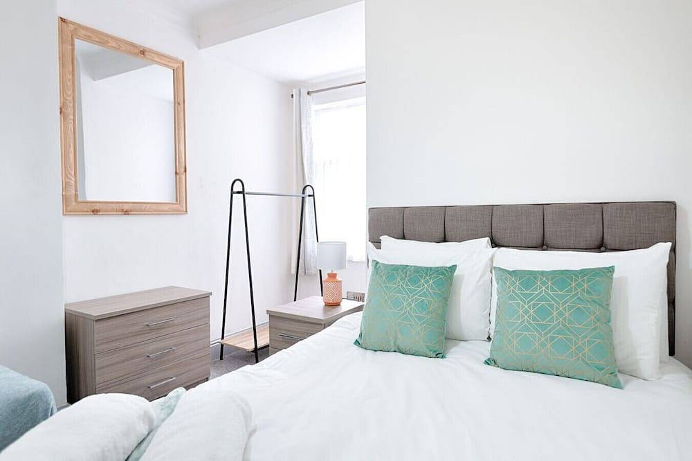 4-Bed Swansea Home with Garden | Sleeps 11 | Ideal for Groups in Swansea, Swansea e dintorni