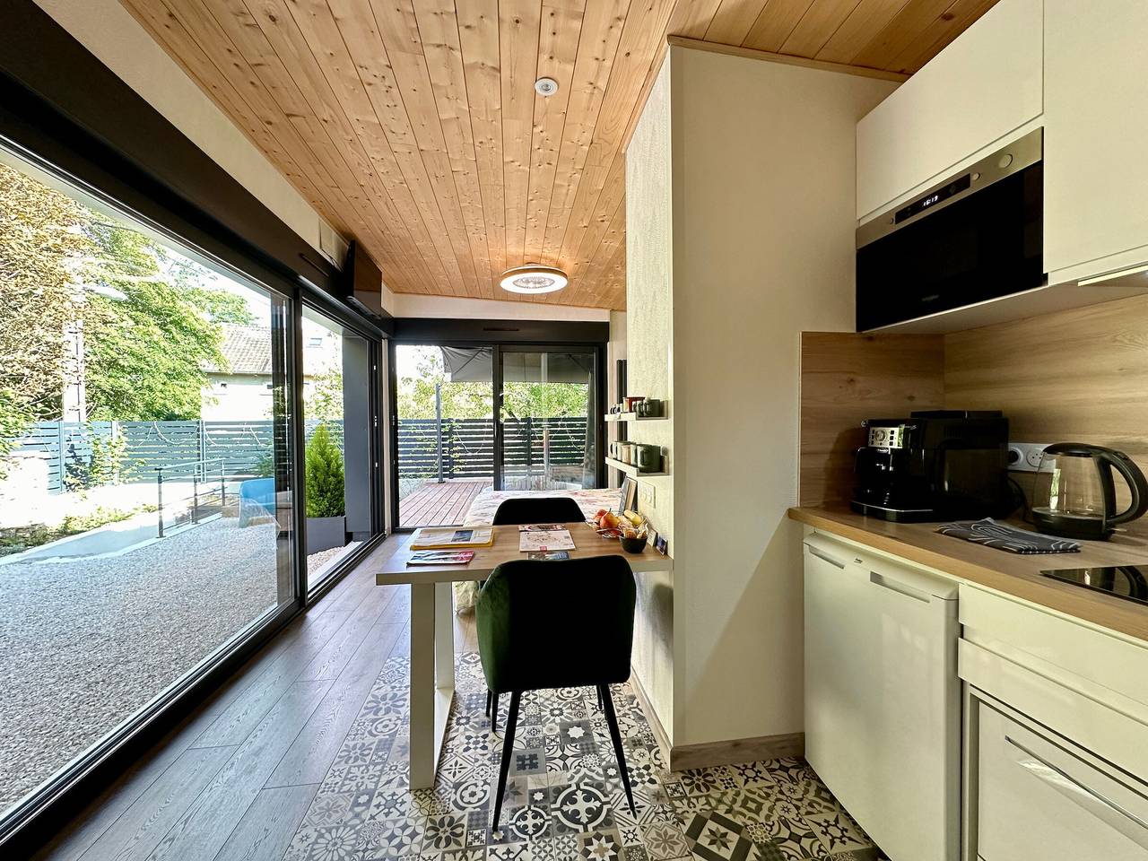 Hermoso lodge acristalado en Dijon con baño nórdico y aparcamiento privado in Dijon, Región de Dijon