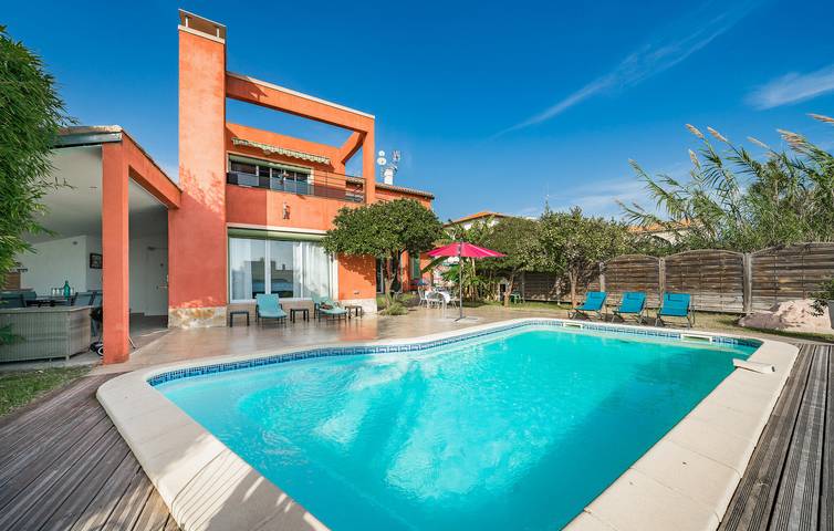 Apartamento con vistas al mar, piscina y aparcamiento, a 900 m de la playa in Saint-Laurent-du-Var, Costa mediterránea (Francia)