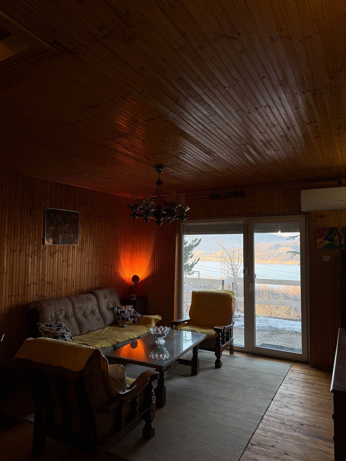 Chalet Mavrovo mit Seeblick in Nordmazedonien