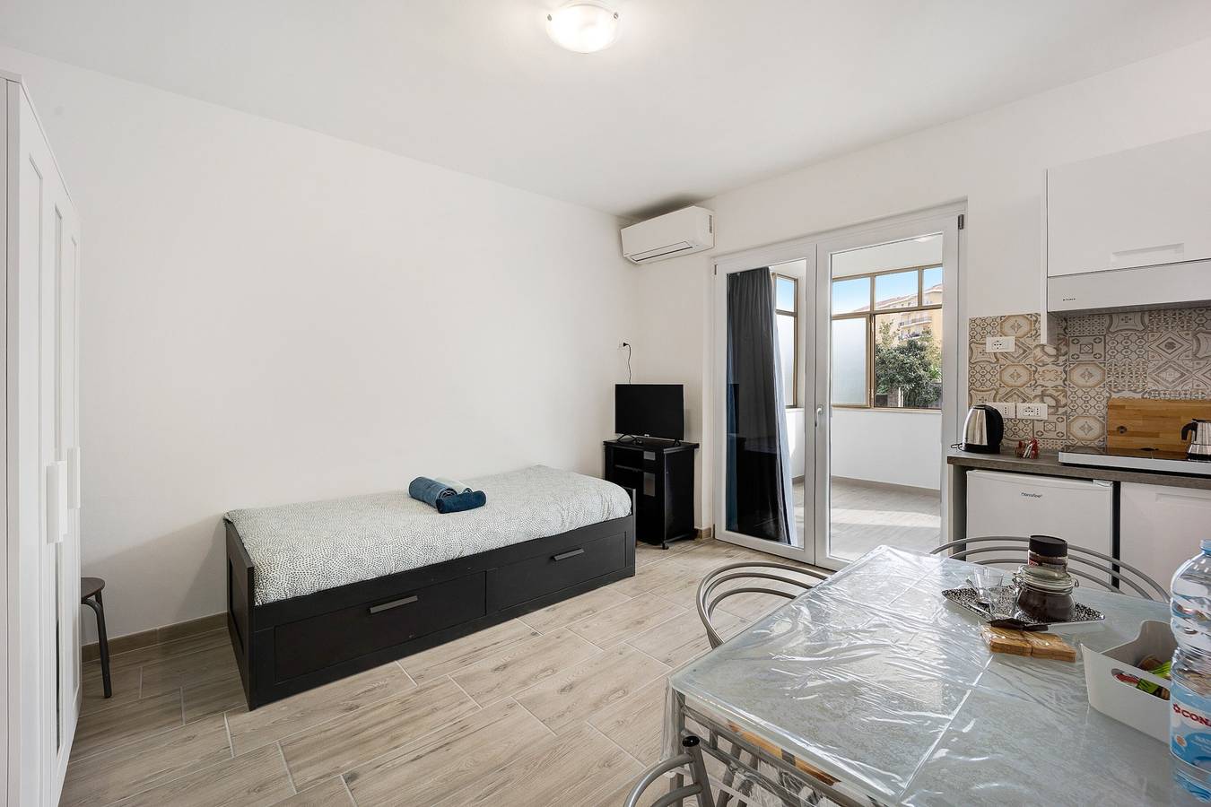 Ganze Wohnung, Ferienhaus 'Il Gattino Di Porto Appartamento 3' mit Gemeinschaftspool, Wlan und Klimaanlage in Porto Maurizio, Imperia