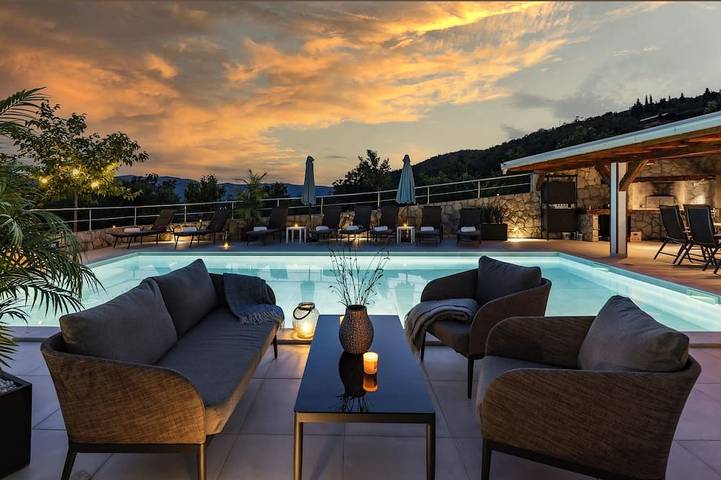 Villa für 12 Personen, mit Balkon und Garten in Split-Dalmatien