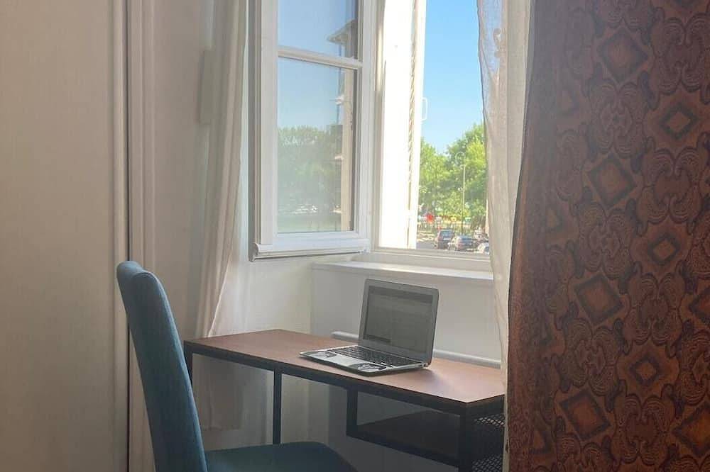 Entire apartment, Cozy little nest for 2, with a view on the Adour in Bayonne, Bayonne region