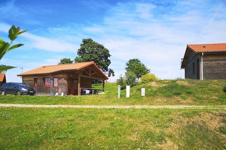Gîte pour 6 personnes, avec terrasse et piscine à Saint-Pal-de-Chalencon