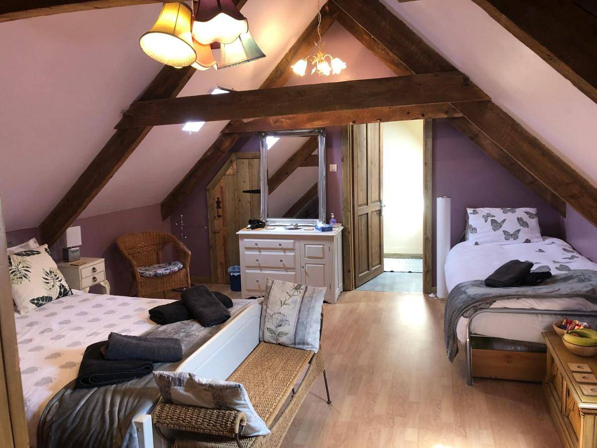 Family Room with Private Bathroom in Perret, Région de Guingamp