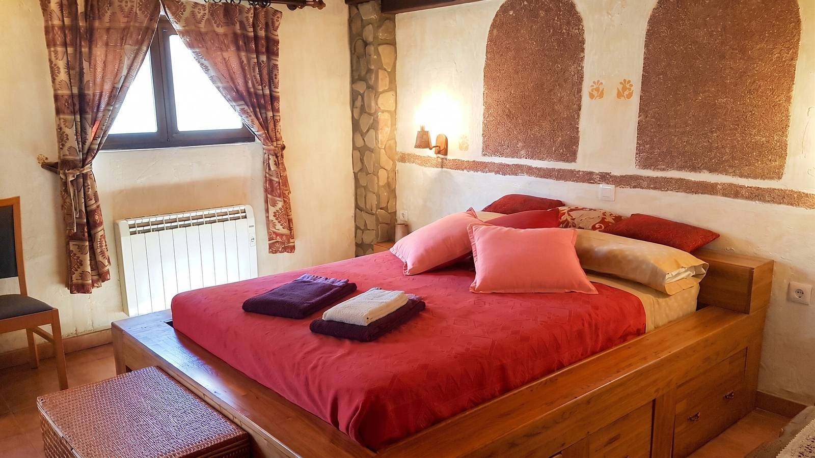 Villa espaciosa con piscina privada en La Puebla de Castro in La Puebla de Castro, Pirineo Aragonés