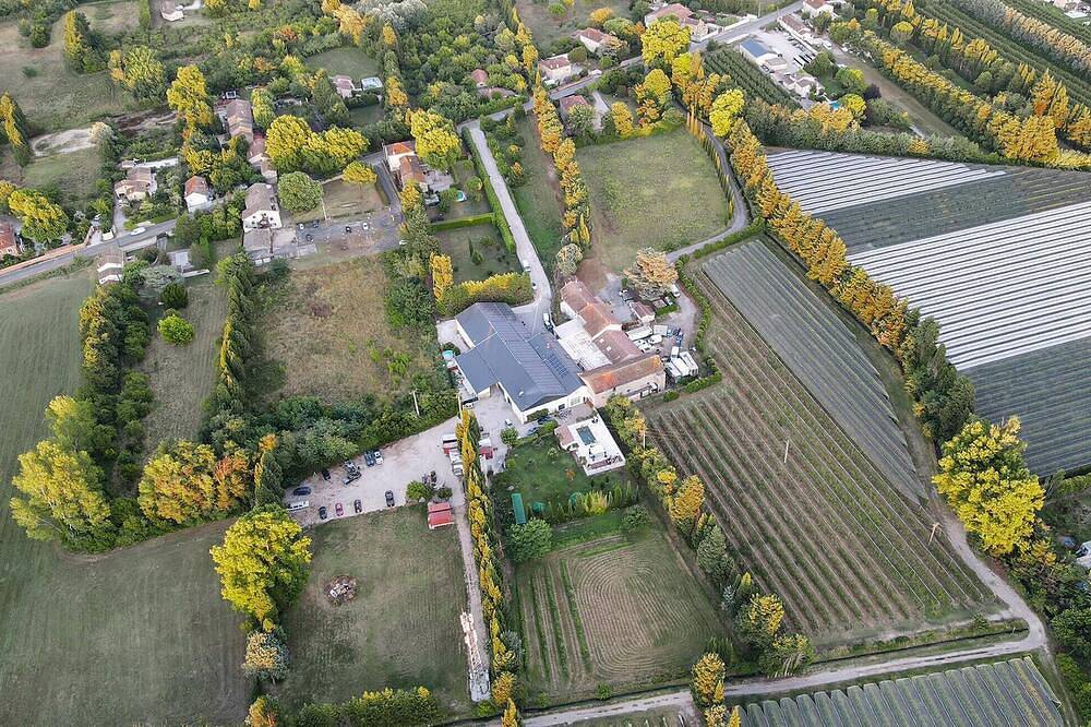 Gorgeous home in Cabannes with private swimming pool, can be inside or outside in Cabannes, Arles region