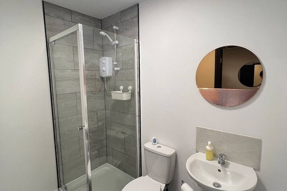 Entire apartment, Studio Apartment - 2 Guests in Wolverhampton, Birmingham Area