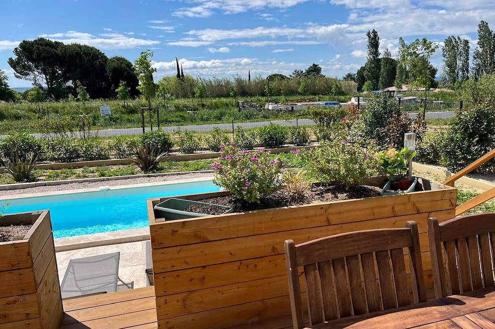 House with swimming pool, view of the Canal du Midi in Capestang, Mediterranean Coast (France)