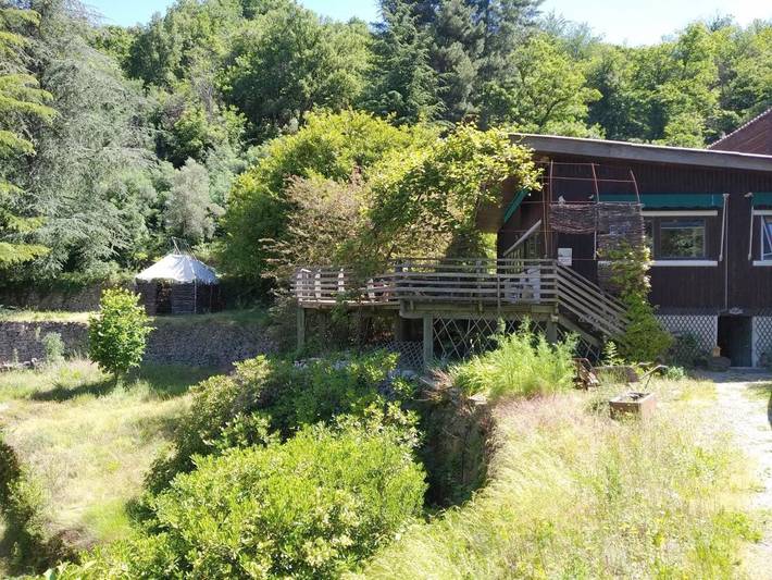 Chambre d’hôte pour 3 personnes, avec piscine et jardin ainsi que bassin pour enfant et vue