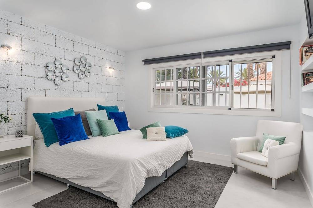 Apartamento entero, Gran Apartamento en planta baja, muy independiente,con piscina comunitaria, wifi in Chayofa, Arona 