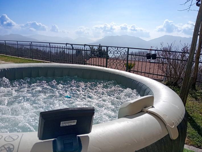 Ferienwohnung für 4 Personen, mit Whirlpool und Terrasse sowie Garten und Ausblick