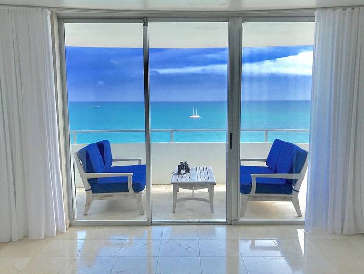 Location de vacances pour 4 personnes, avec balcon ainsi que piscine et jacuzzi à Miami Beach