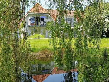 Ferienwohnung für 5 Personen, mit Ausblick und Balkon sowie Seeblick und Garten in Gingst