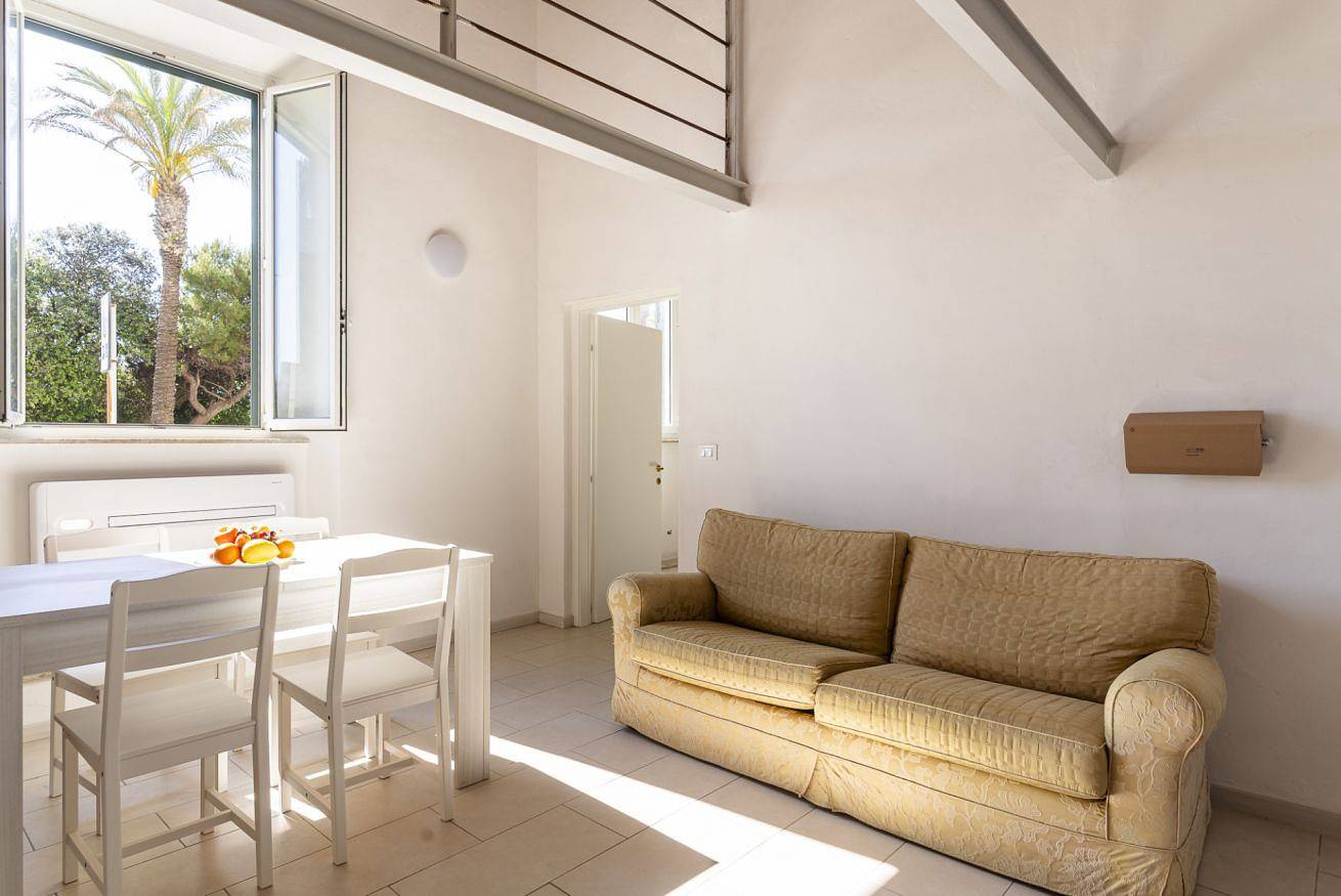 Entire apartment, Guesthost - Livorno Cozy Apt close to the Sea in Livorno, Etruscan Coast