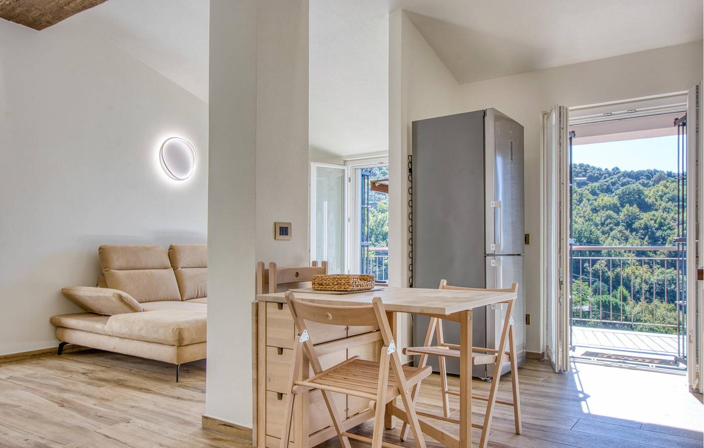 Ganze Ferienwohnung, Gemütliches Apartment am Strand mit Parkplatz & WiFi in Recco, Riviera di Levante