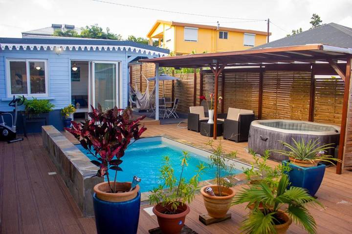 Maison d’hôte pour 2 personnes, avec jacuzzi ainsi que piscine et jardin, animaux acceptés