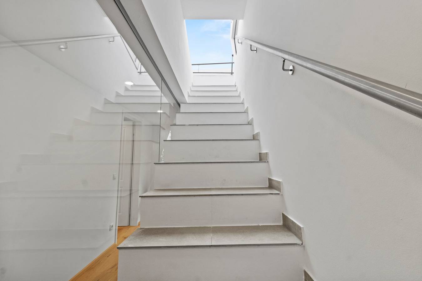 Villa Jäger met verwarmd zwembad (beschikbaar vanaf 23.03.26) in Wenen met privéterras, balkon en wifi, foto 6