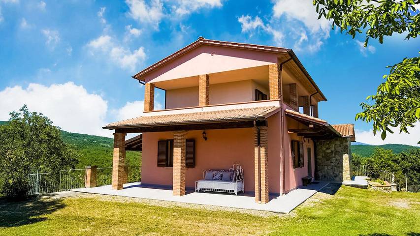 Villa voor 8 personen, with tuin and terras as well as zwembad, met huisdier in Arezzo