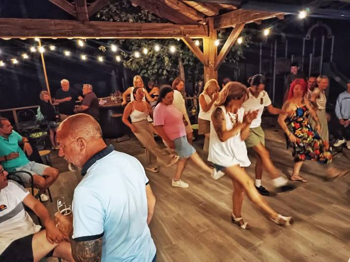 Mobil home pour 4 personnes, avec piscine et terrasse à Beaumont-du-Périgord - 2