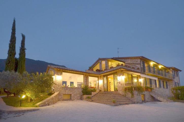 Agriturismo per 4 persone, con giardino e panorama ad Assisi