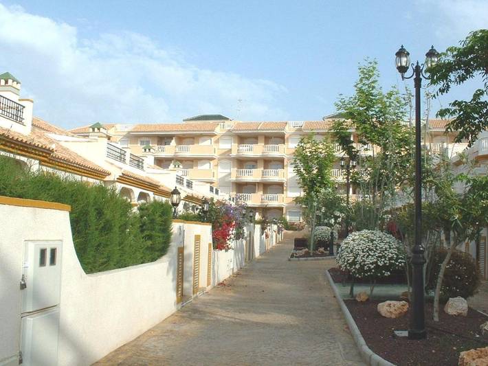 Apartamento para 4 personas, con jardín además de piscina y terraza en Cabo Roig