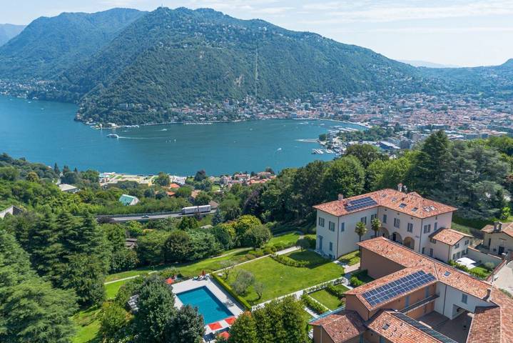Apartamento para 3 personas, con Jardín además de Piscina y Vistas al lago en Como