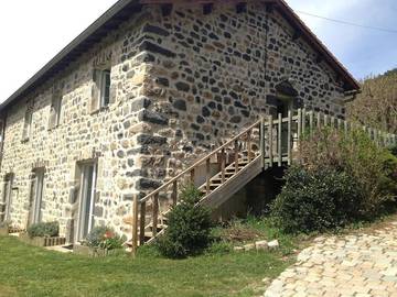 Gîte pour 4 personnes, avec jardin ainsi que terrasse et vue dans Goudet