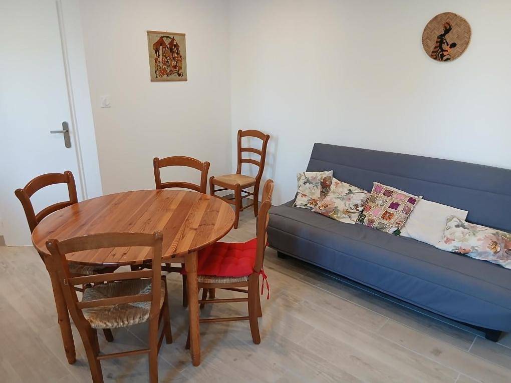 Maison individuelle au cœur d'un village dynamique in Cosne-d'Allier, Région de Montluçon