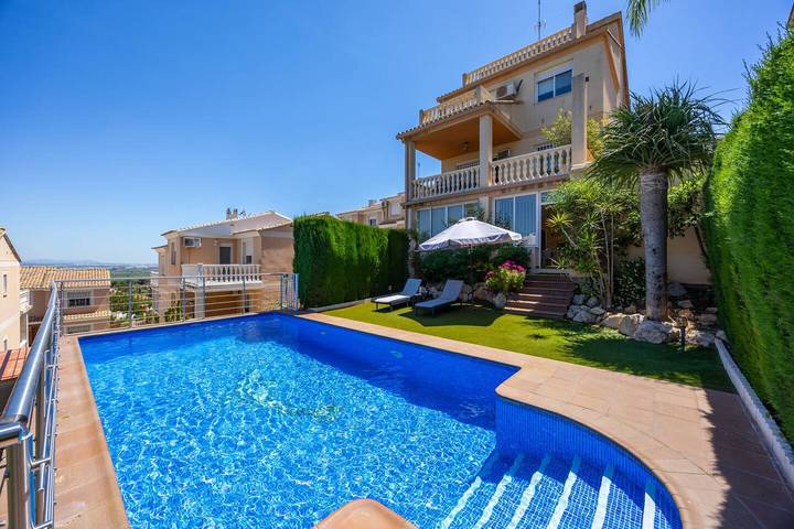 Casa rural para 8 personas, con Terraza y Jardín además de Piscina y Vistas en Hoya de Buñol